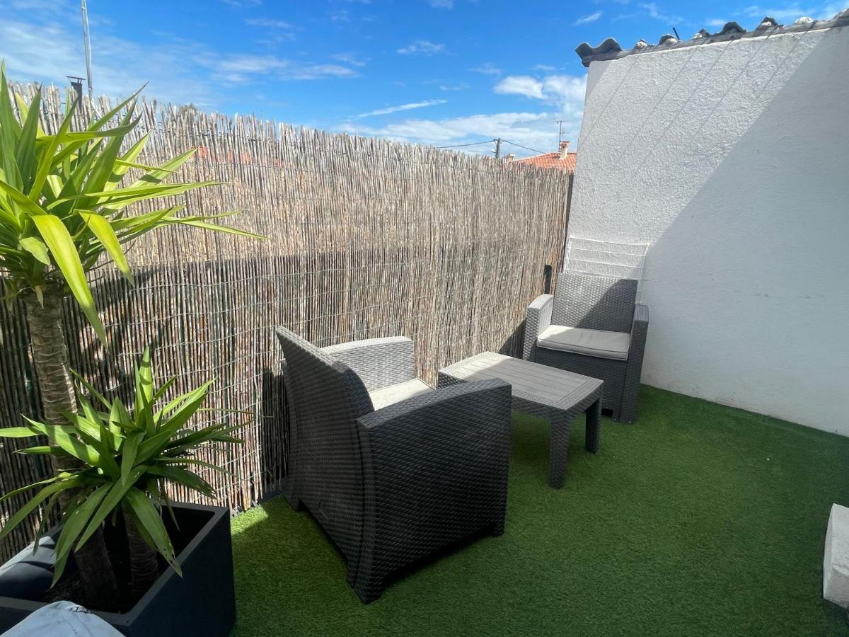 Plage A 400 M Studio Tout Confort Terrasse Clim Parking Hyeres Exterior photo