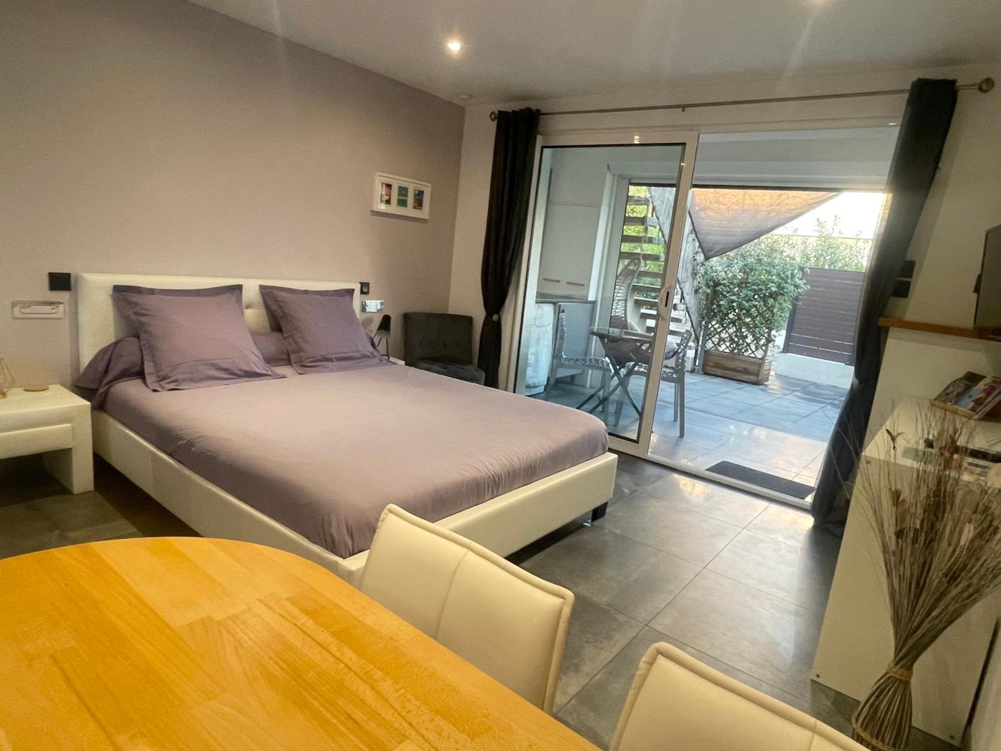 Plage A 400 M Studio Tout Confort Terrasse Clim Parking Hyeres Exterior photo