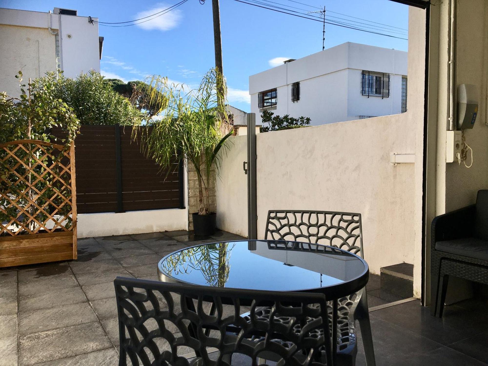 Plage A 400 M Studio Tout Confort Terrasse Clim Parking Hyeres Exterior photo