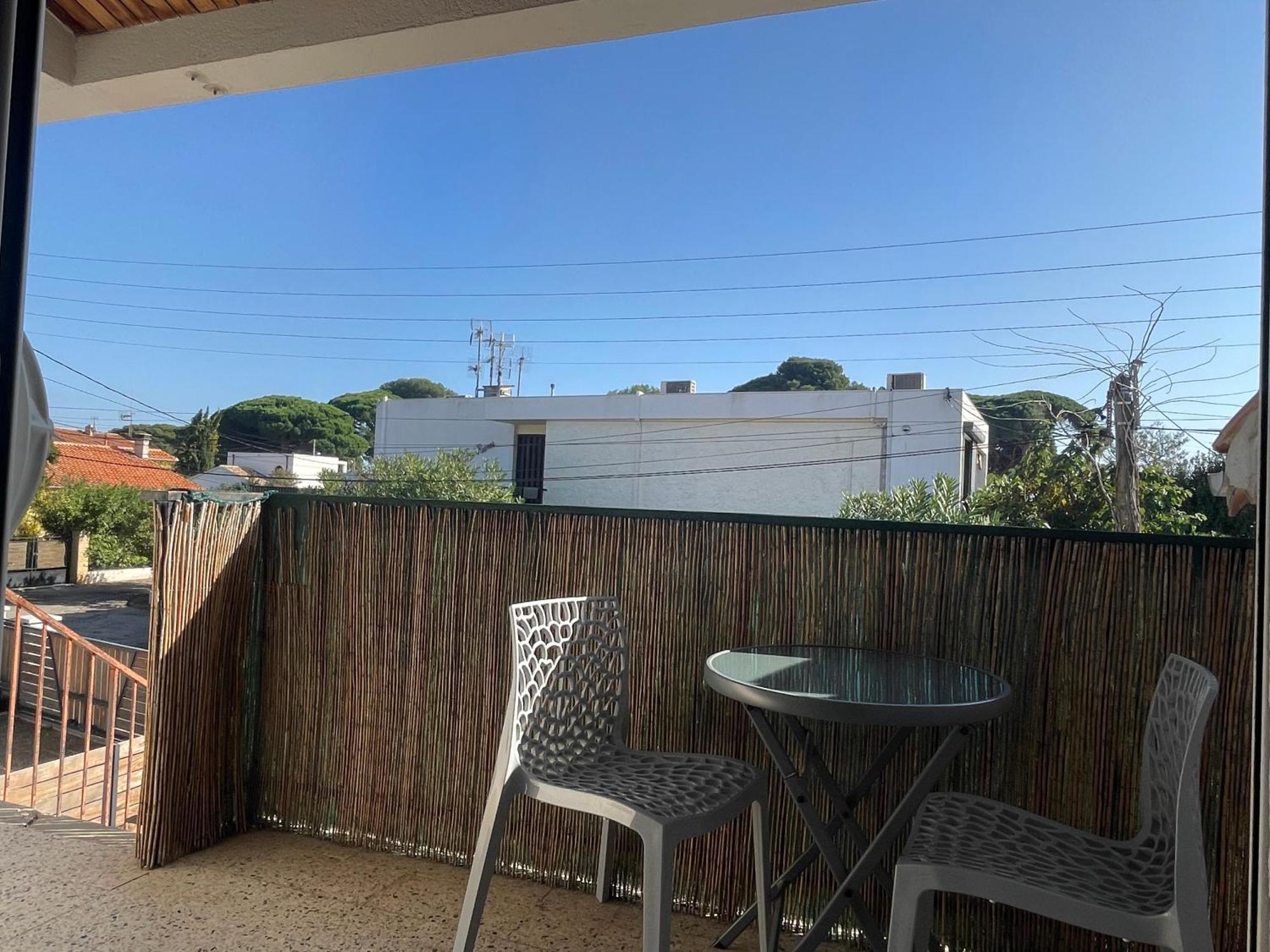 Plage A 400 M Studio Tout Confort Terrasse Clim Parking Hyeres Exterior photo