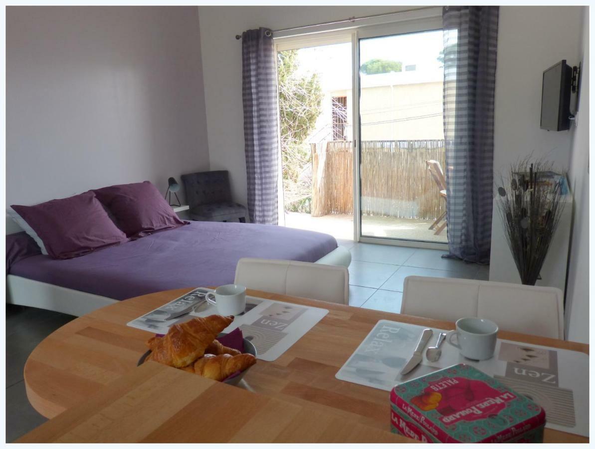 Plage A 400 M Studio Tout Confort Terrasse Clim Parking Hyeres Exterior photo